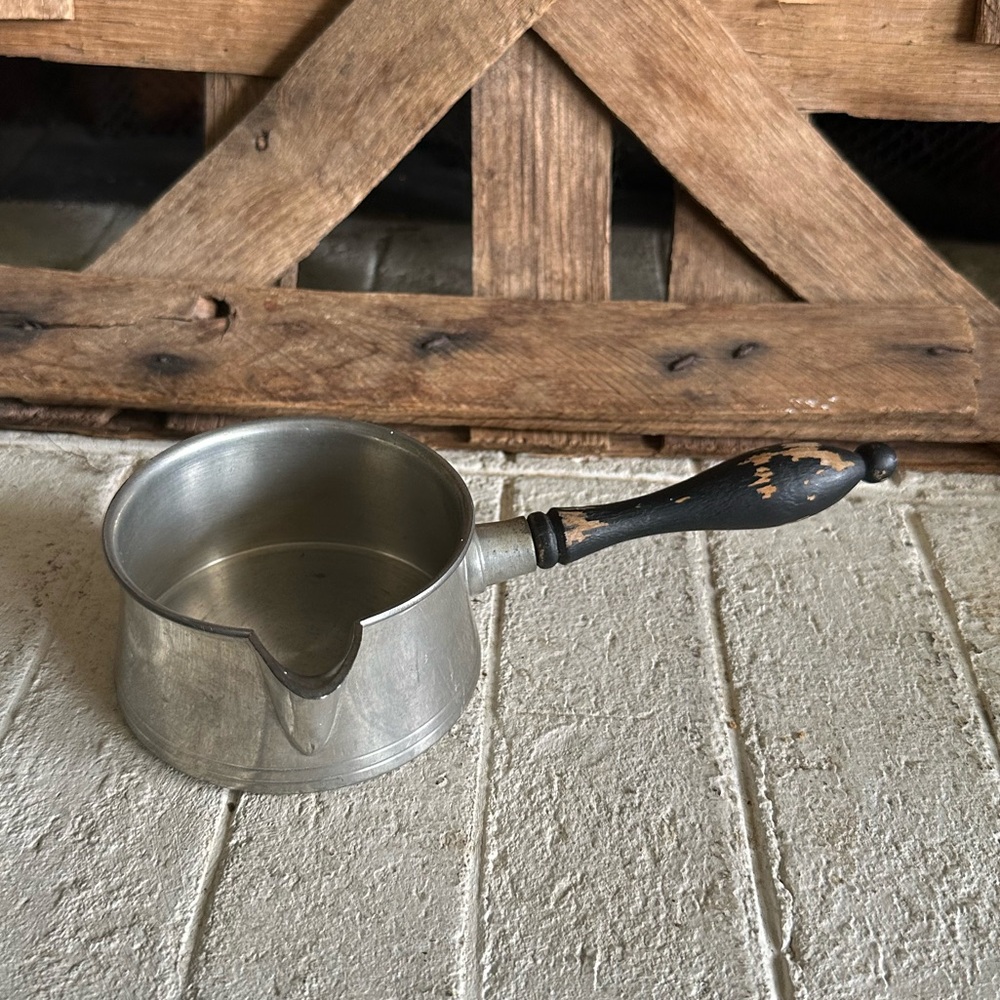 Vintage Woodbury Pewterers Pan with Wood Handle (48)